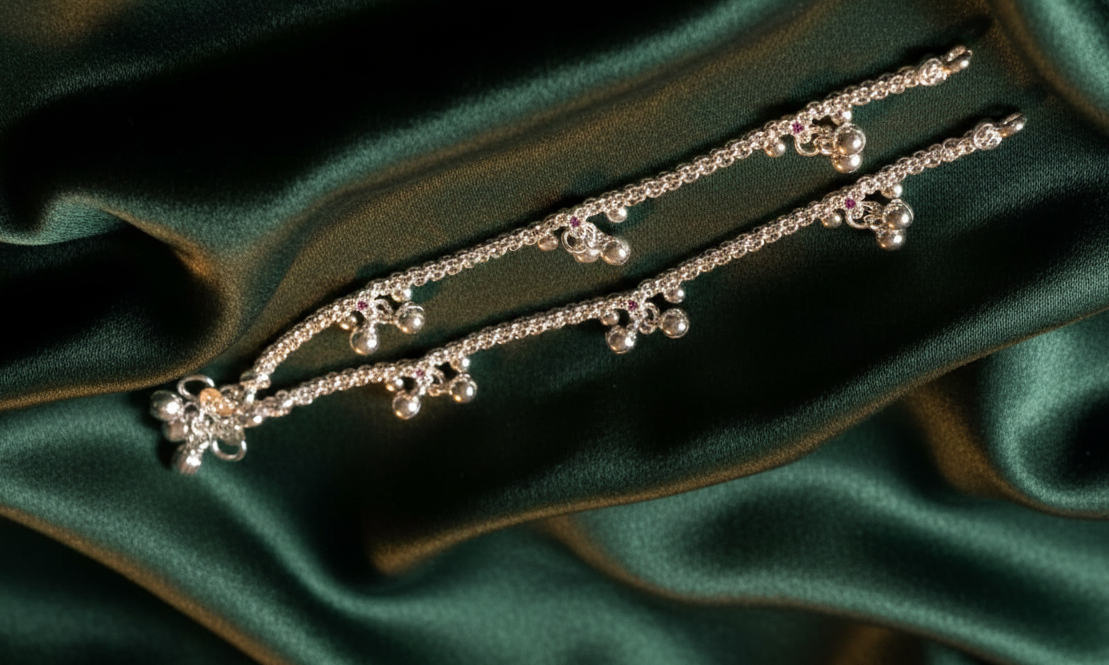 Silver Dangling Ball Anklet 6 inch